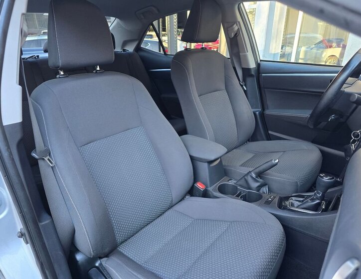 Toyota Corolla Sedan / Limuzína 1,6 l 97 kw