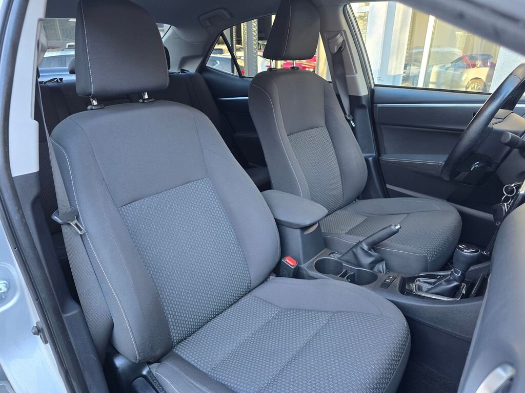 Toyota Corolla Sedan / Limuzína 1,6 l 97 kw