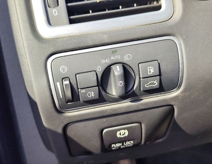 Volvo XC70 Kombi 2,4 l 158 kw