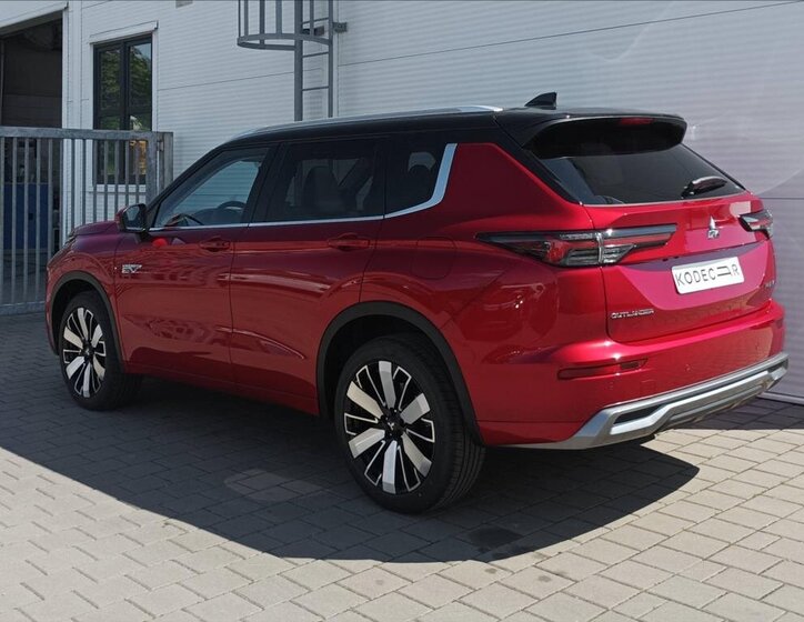 Mitsubishi Outlander SUV 2,4 l 225 kw