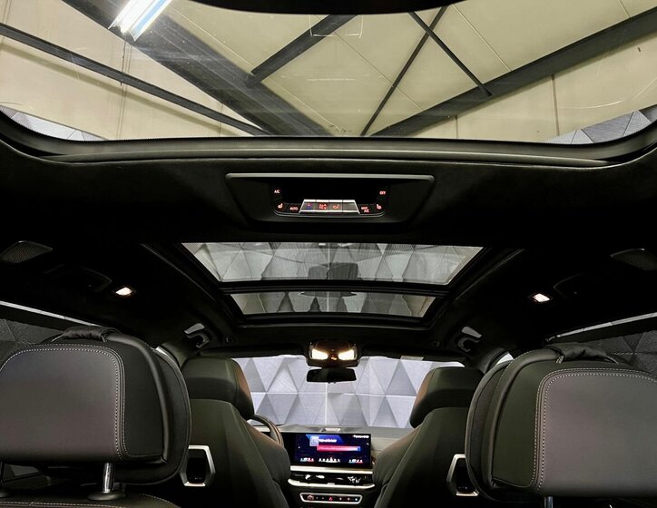 BMW X7 SUV / Terénní 4,4 l 390 kw