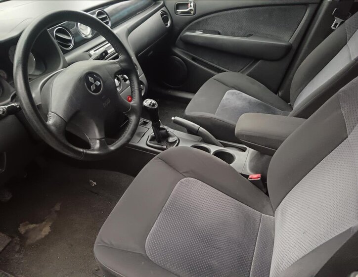 Mitsubishi Outlander Kombi 2,0 l 100 kw