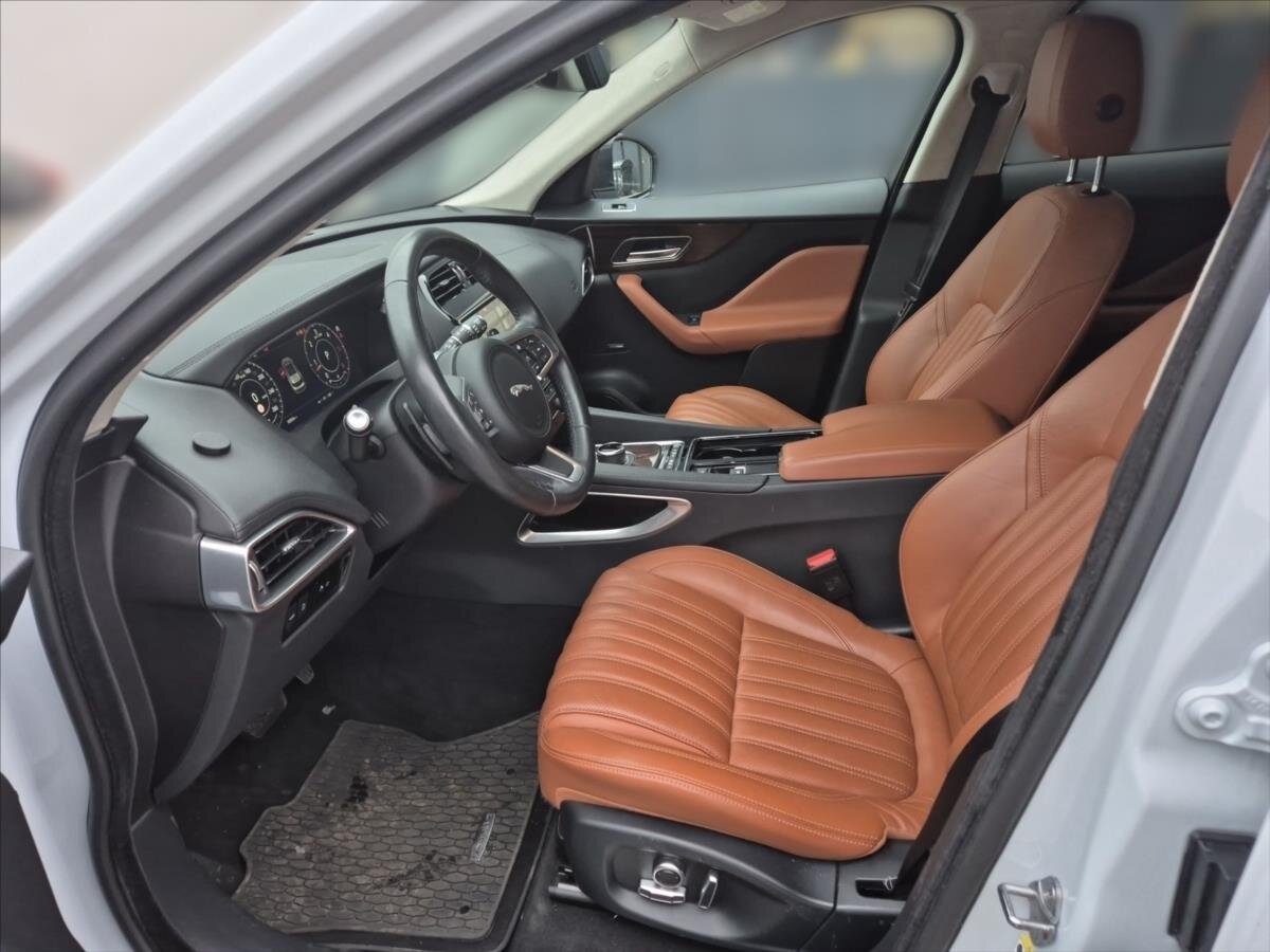 Jaguar F-Pace SUV 3,0 l 221 kw