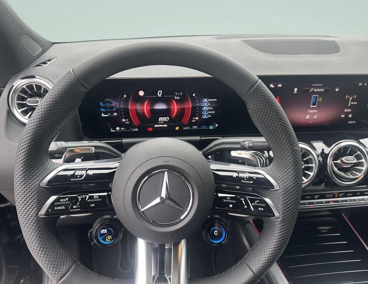 Mercedes-Benz GLA SUV / Terénní 2,0 l 235 kw