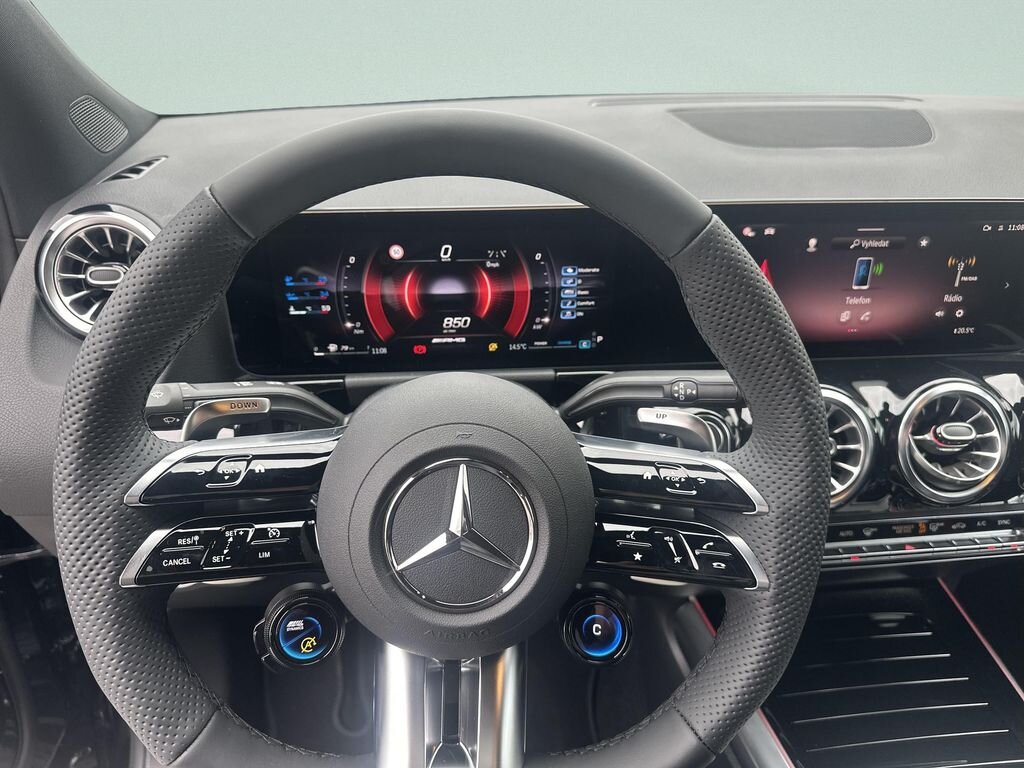 Mercedes-Benz GLA SUV / Terénní 2,0 l 235 kw