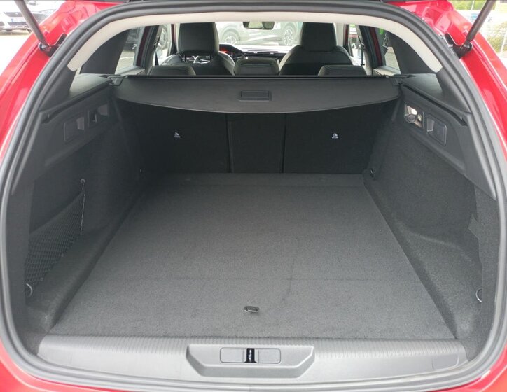 Peugeot 308 Kombi 1,5 l 96 kw