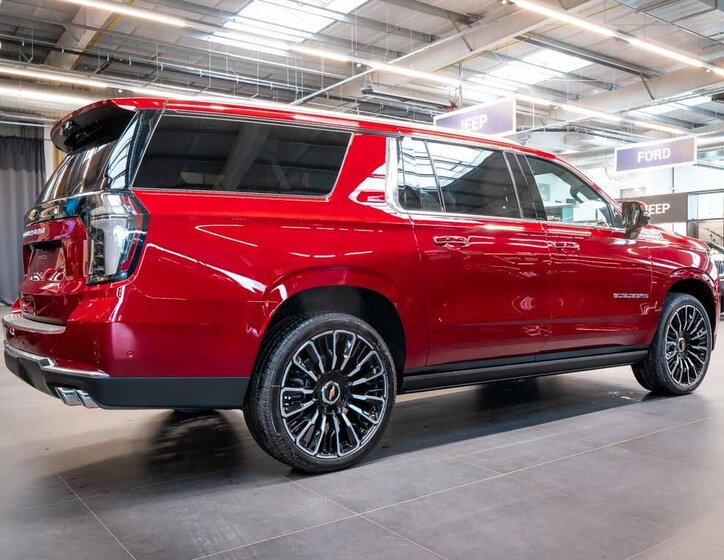 Chevrolet Suburban SUV 6,2 l 313 kw