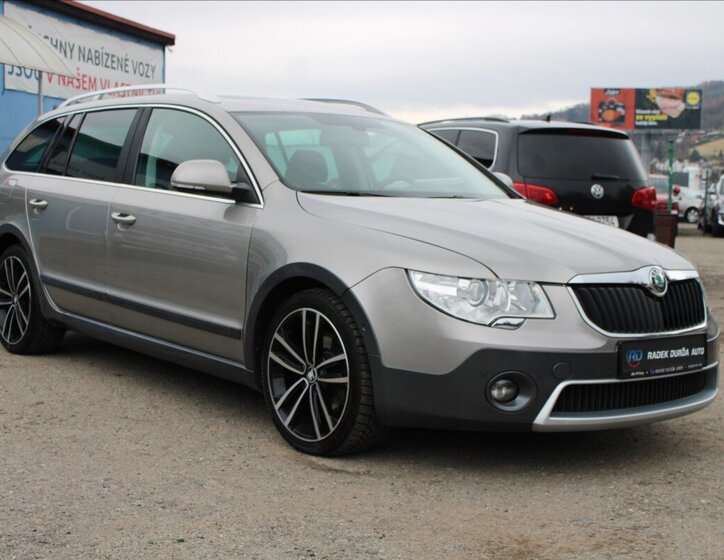 Škoda Superb Kombi 2,0 l 103 kw