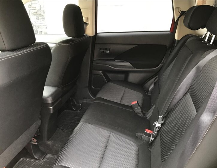 Mitsubishi Outlander 7