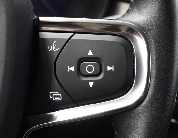 Volvo XC40 SUV / Terénní 2,0 l 182 kw