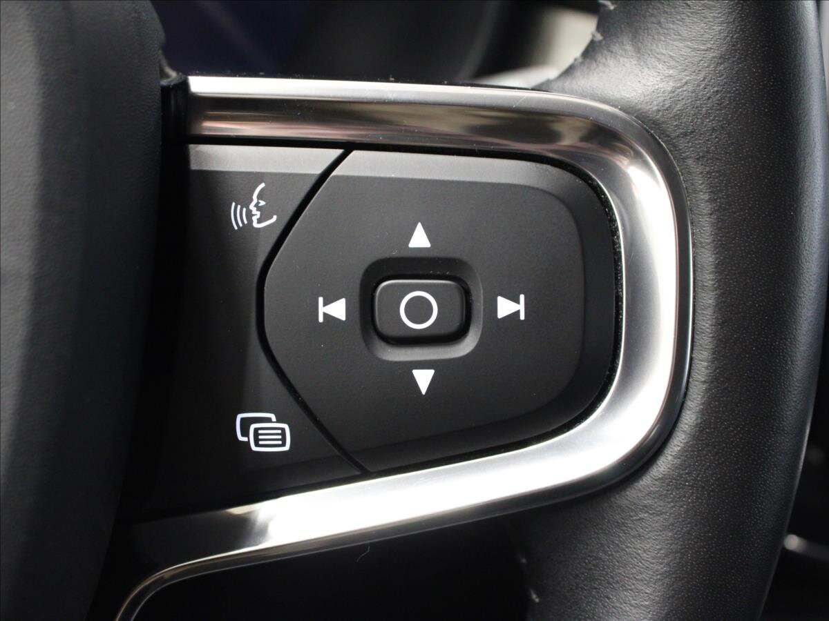 Volvo XC40 SUV / Terénní 2,0 l 182 kw