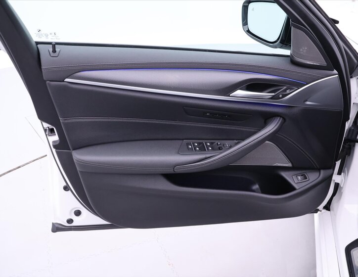 BMW Řada 5 Sedan / Limuzína 4,4 l 390 kw