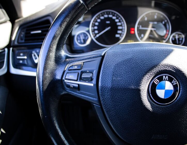 BMW Řada 5 Sedan / Limuzína 2,0 l 120 kw