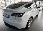 Tesla Model Y 6