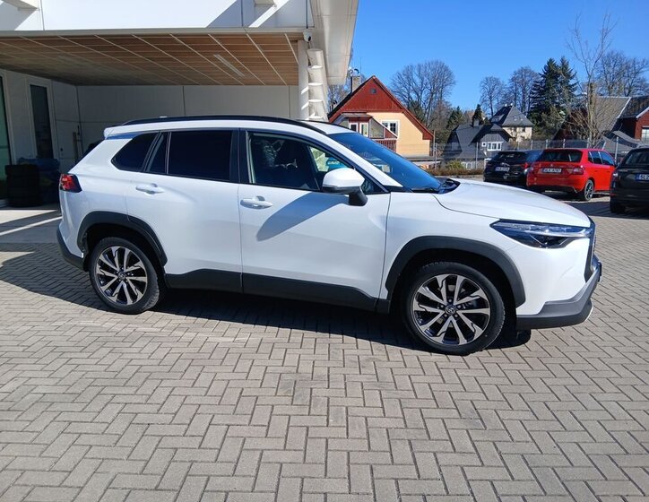Toyota Corolla Cross SUV / Terénní 2,0 l 112 kw