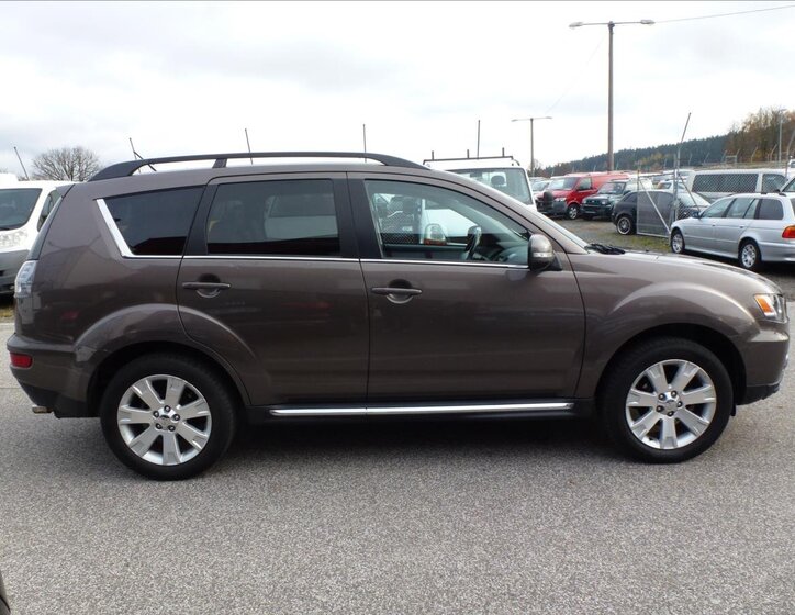 Mitsubishi Outlander Kombi 2,3 l 130 kw