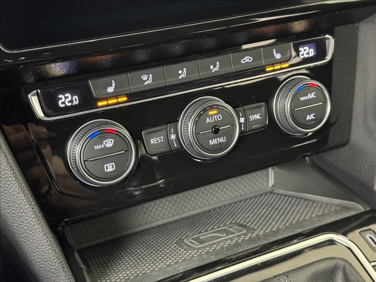 Volkswagen Passat Kombi 1,4 l 160 kw