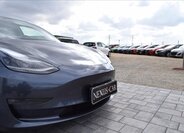 Tesla Model 3 Sedan / Limuzína 0,0 377 kw
