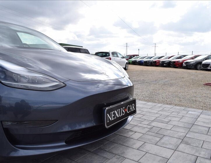 Tesla Model 3 Sedan / Limuzína 0,0 377 kw