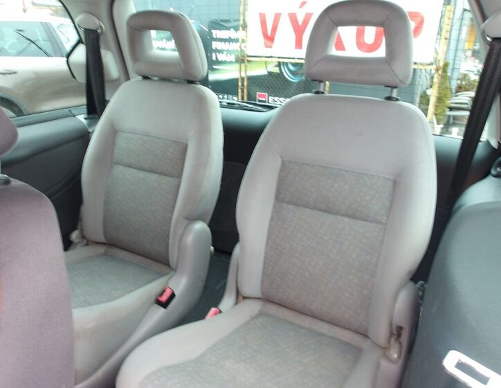 Volkswagen Sharan Kombi 2,0 l 103 kw