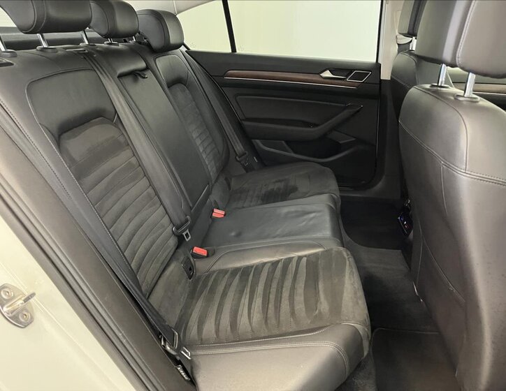 Volkswagen Passat Sedan / Limuzína 2,0 l 176 kw