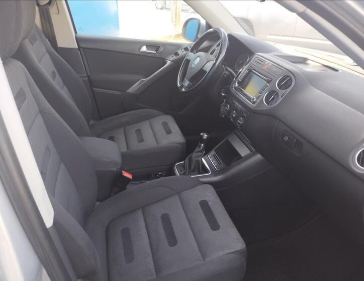 Volkswagen Tiguan 8
