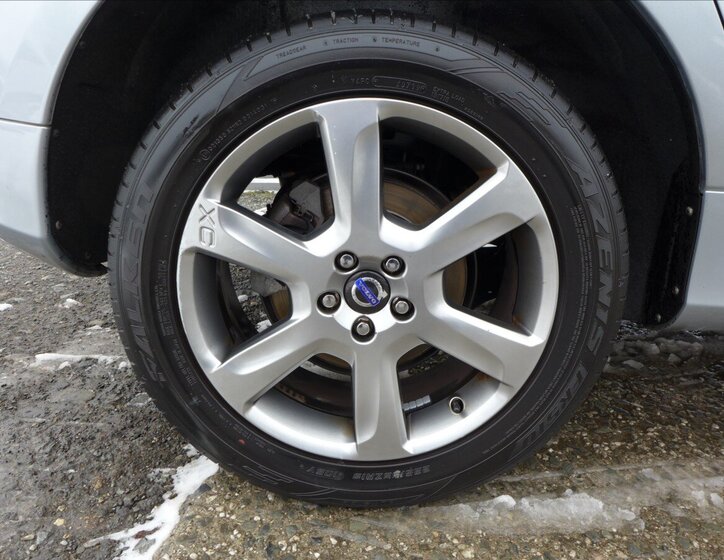 Volvo XC60 SUV 2,4 l 120 kw