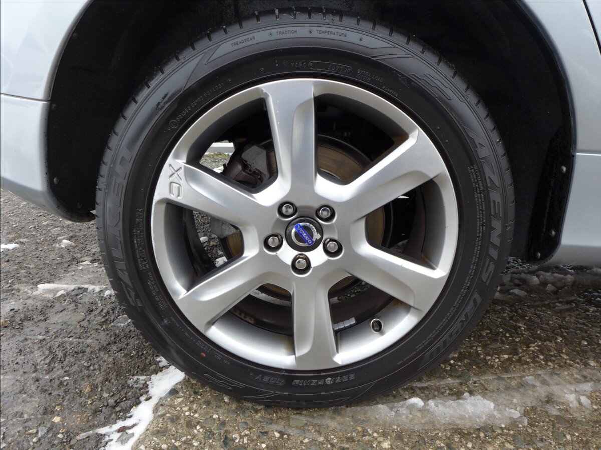 Volvo XC60 SUV 2,4 l 120 kw