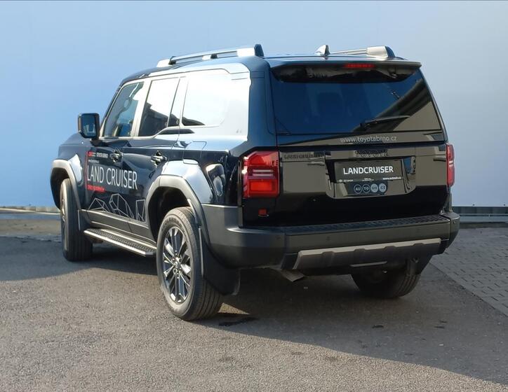 Toyota Land Cruiser 7