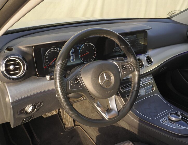 Mercedes-Benz Třídy E Sedan 2,0 l 180 kw