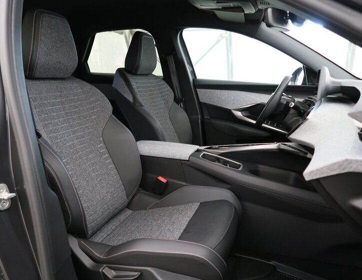 Peugeot 3008 SUV 1,2 l 100 kw