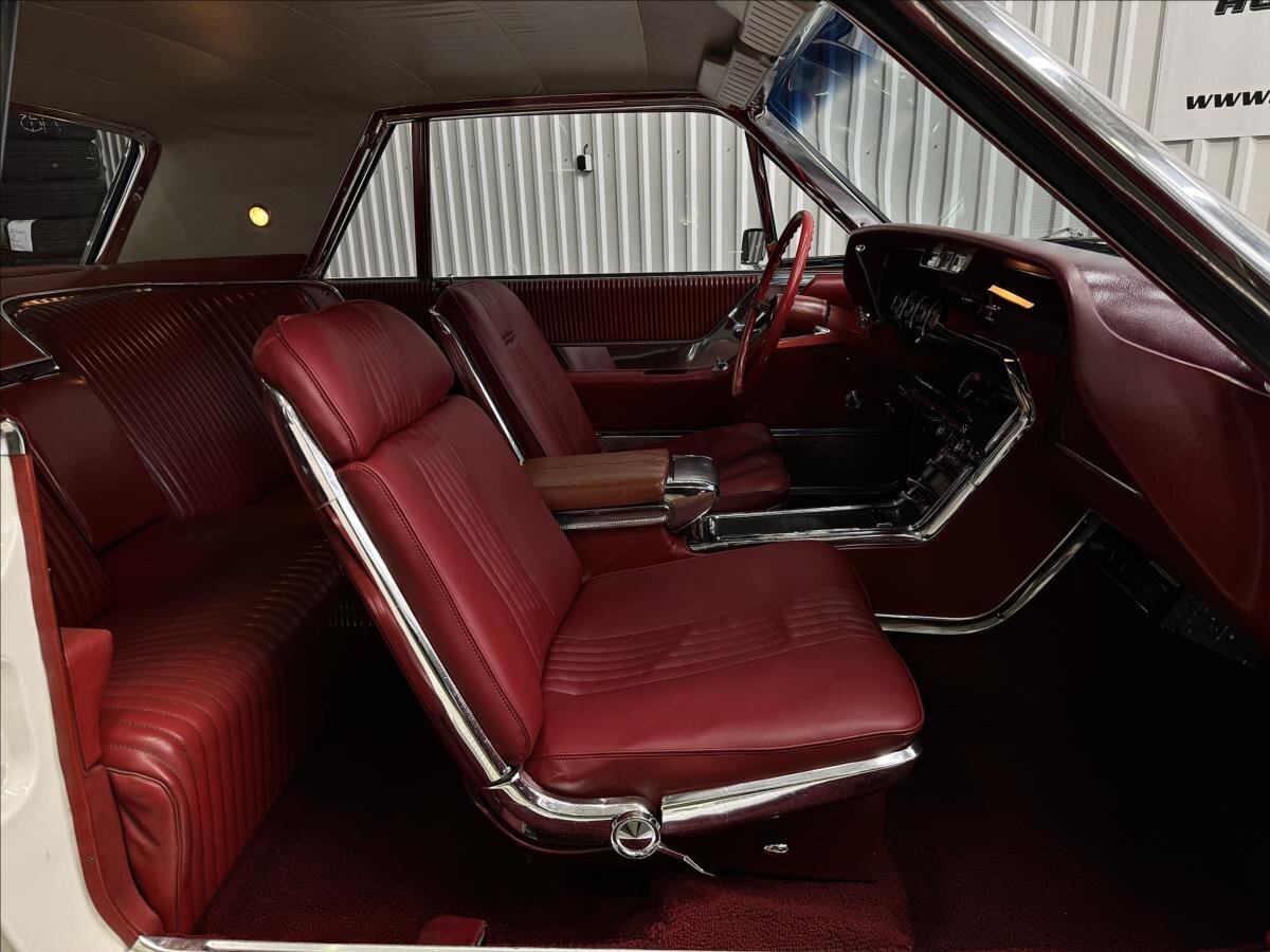 Ford Thunderbird Kupé 6,4 l 224 kw
