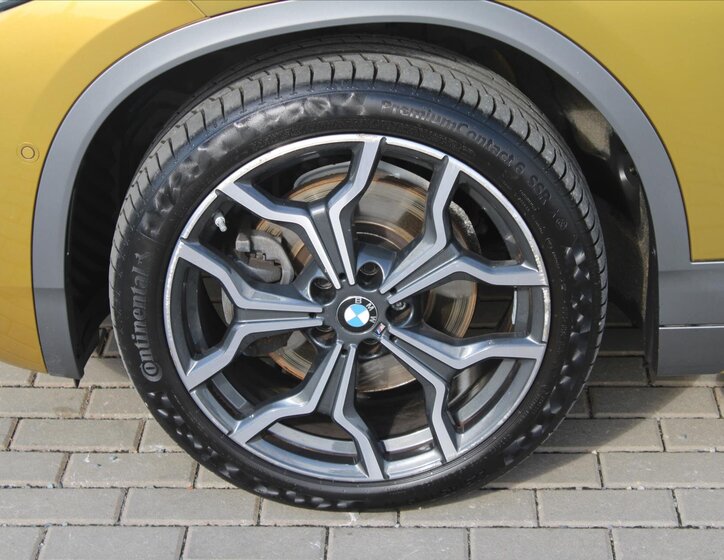 BMW X2 SUV / Terénní 2,0 l 140 kw