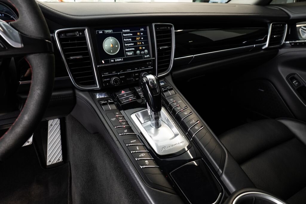 Porsche Panamera Sedan 4,8 l 294 kw