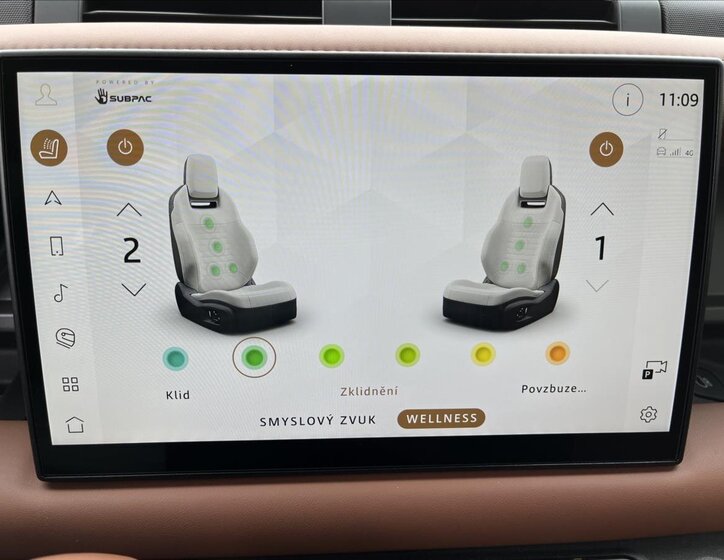 Land Rover Defender SUV / Terénní 4,4 l 467 kw