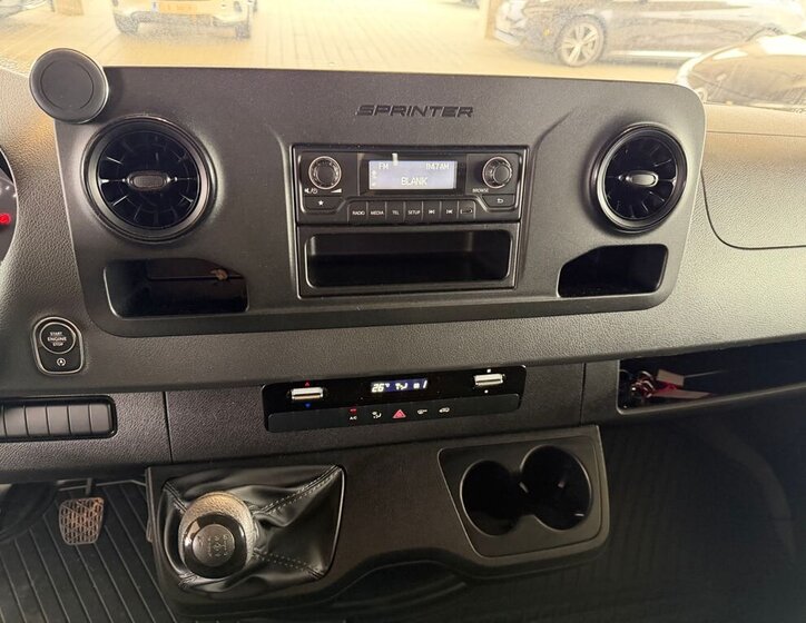 Mercedes-Benz Sprinter 14