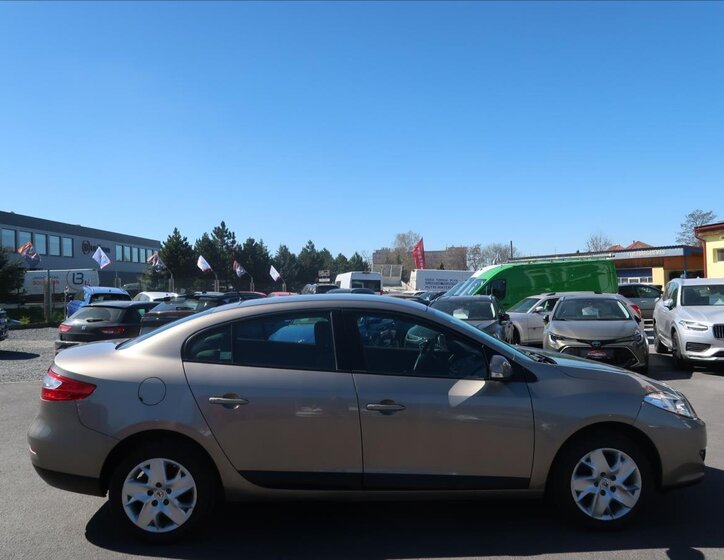 Renault Fluence Sedan / Limuzína 1,6 l 81 kw