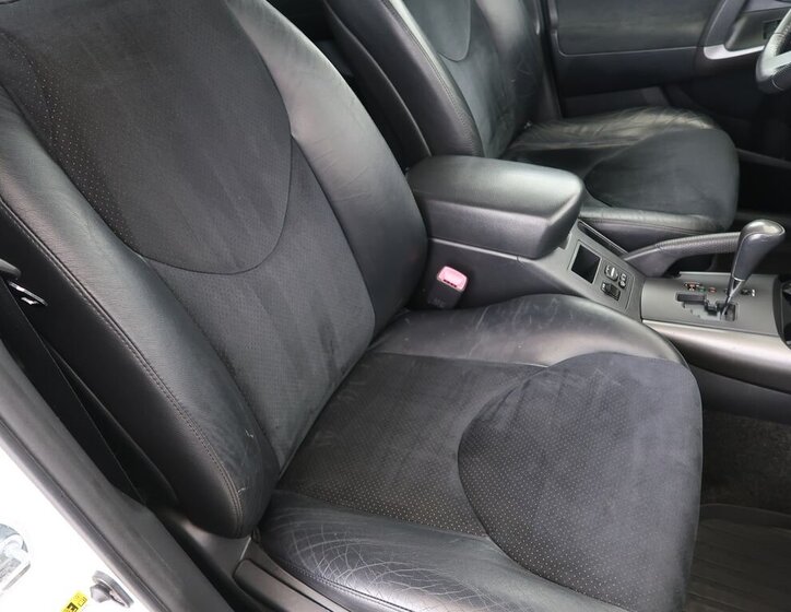 Toyota RAV4 SUV / Terénní 2,0 l 116 kw