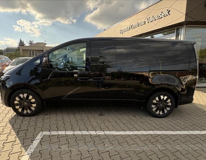 Hyundai Staria 2