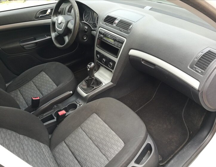 Škoda Octavia Sedan / Limuzína 1,6 l 77 kw