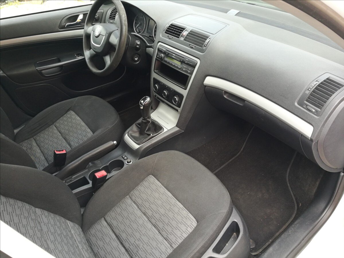 Škoda Octavia Sedan / Limuzína 1,6 l 77 kw