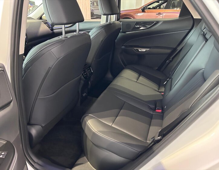 Lexus NX 350h SUV / Terénní 2,5 l 146 kw