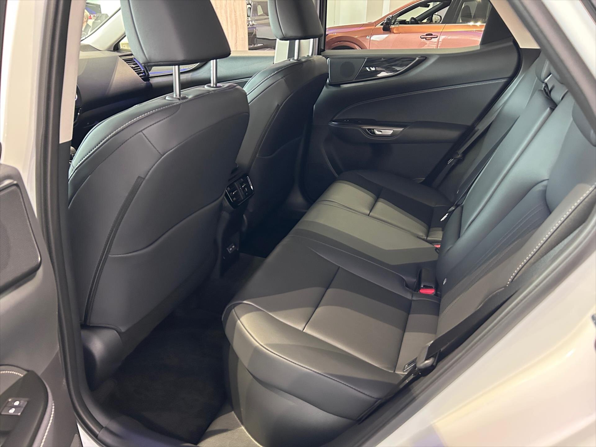 Lexus NX 350h SUV / Terénní 2,5 l 146 kw