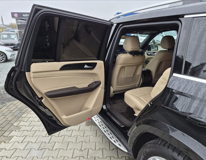 Mercedes-Benz GLS 9