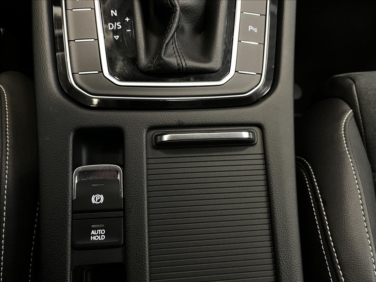 Volkswagen Passat Sedan / Limuzína 1,5 l 110 kw