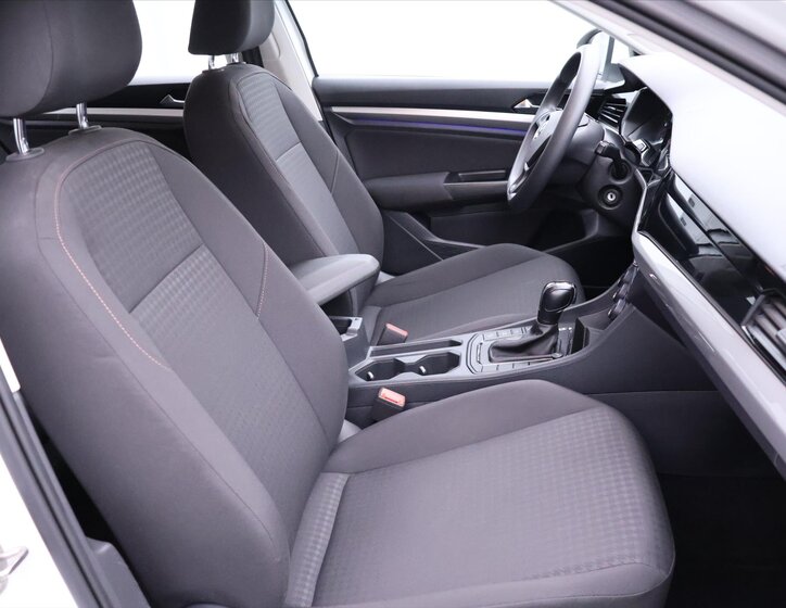 Volkswagen Bora Sedan / Limuzína 0,0 100 kw