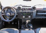 Land Rover Defender 25