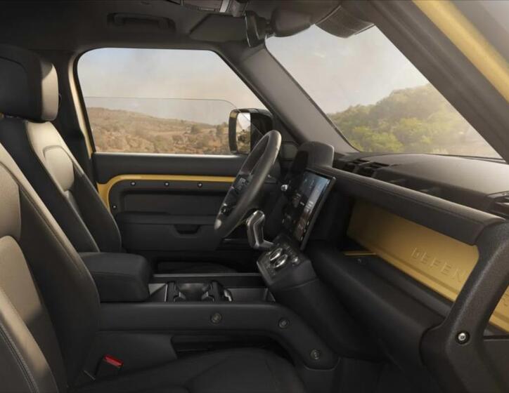 Land Rover Defender 15