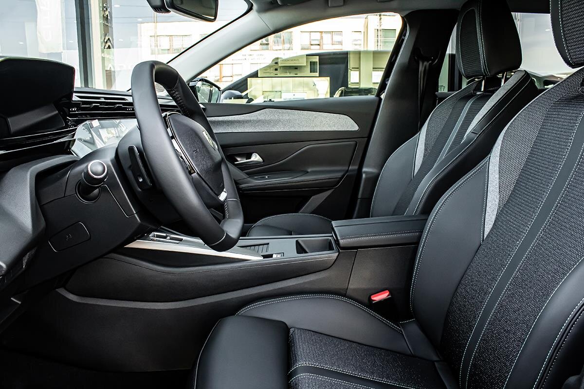 Peugeot 408 Liftback 1,2 l 105 kw