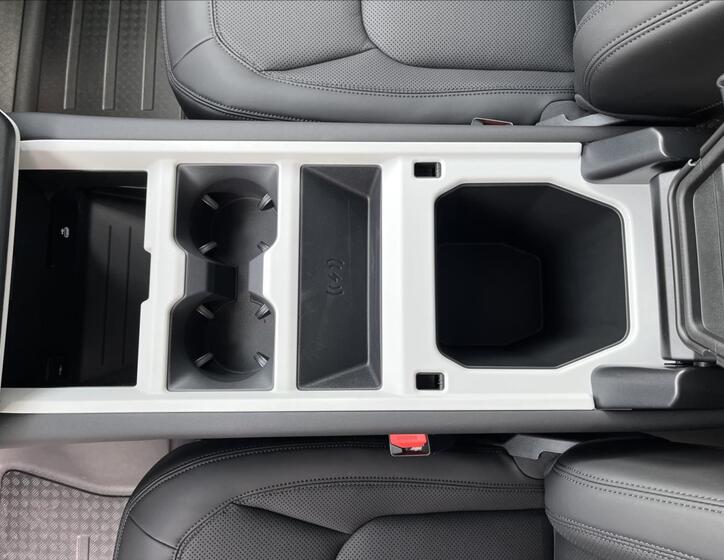 Land Rover Defender 27